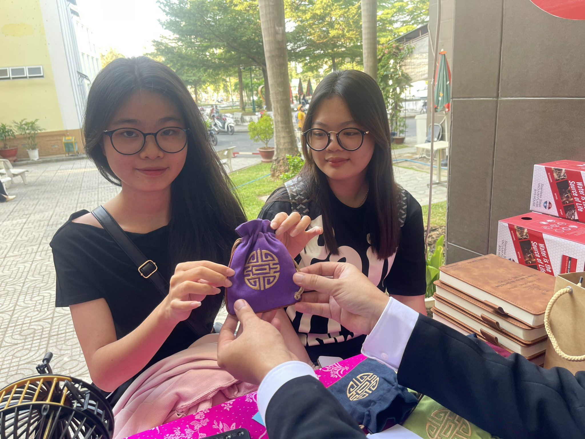 Giao luu 15 Học sinh tự học và luyện tiếng Hàn chuẩn bị du học Hàn Quốc
