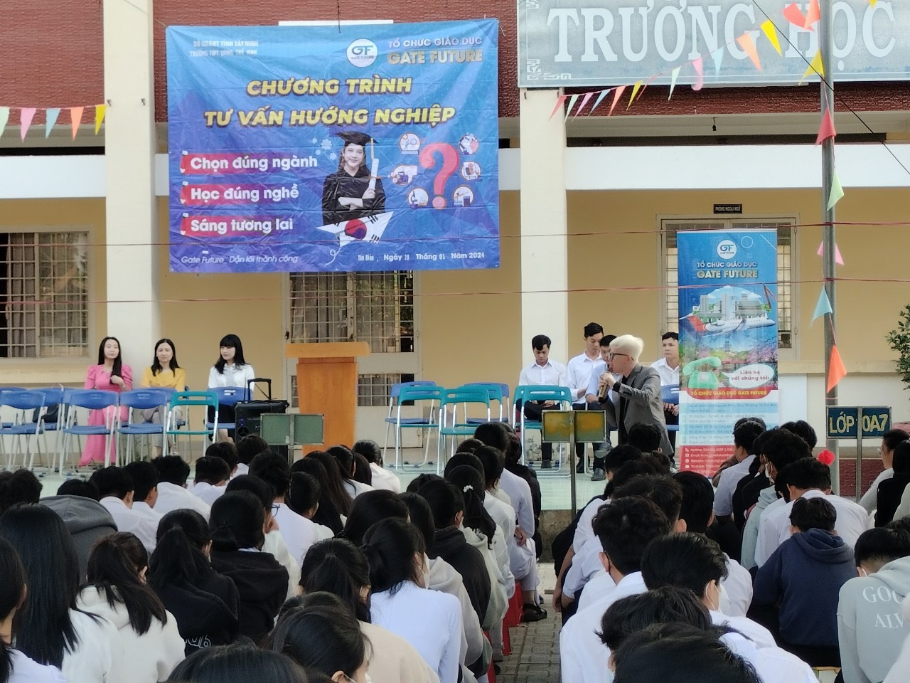 THPT Luong The Vinh 04 Gate Future hướng dẫn quy trình du học và cư trú tại Đài Loan