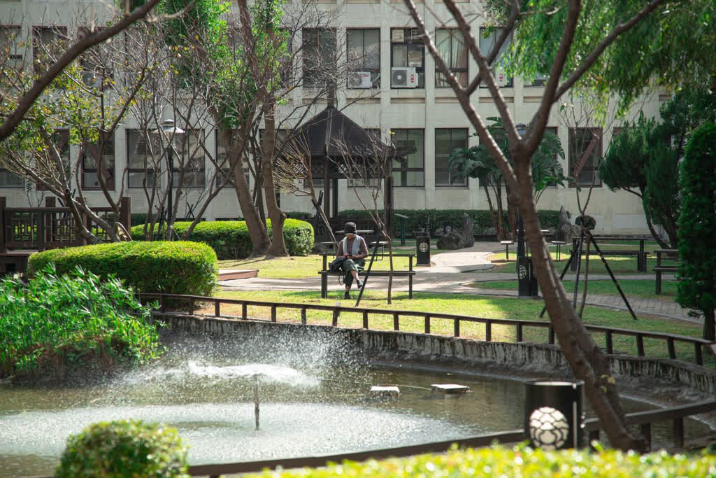 Khuôn viên xanh tại Đại học Điều dưỡng & Sức khỏe Quốc lập Đài Bắc (NTUNHS) – Du học Đài Loan