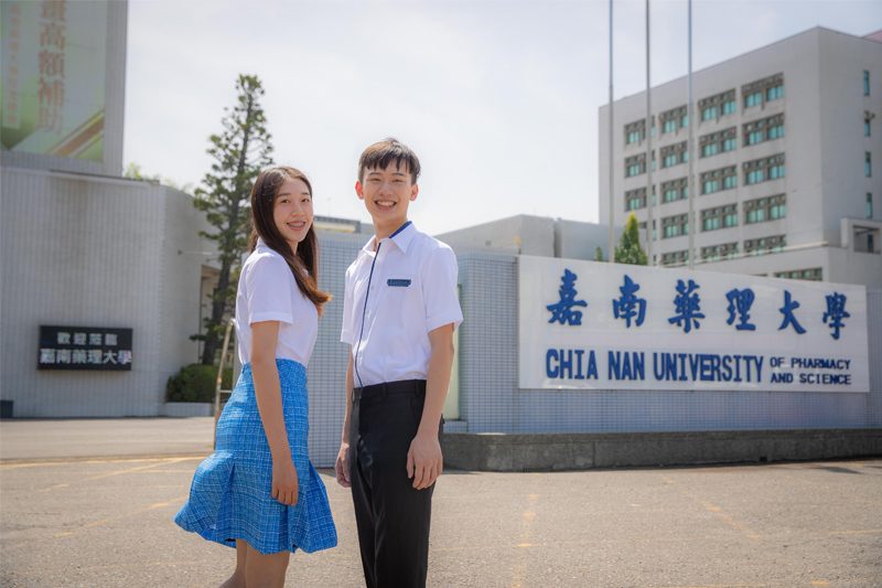 Sinh viên tại Đại học Dược lý Gia Nam (Chia Nan University of Pharmacy and Science) – CNU