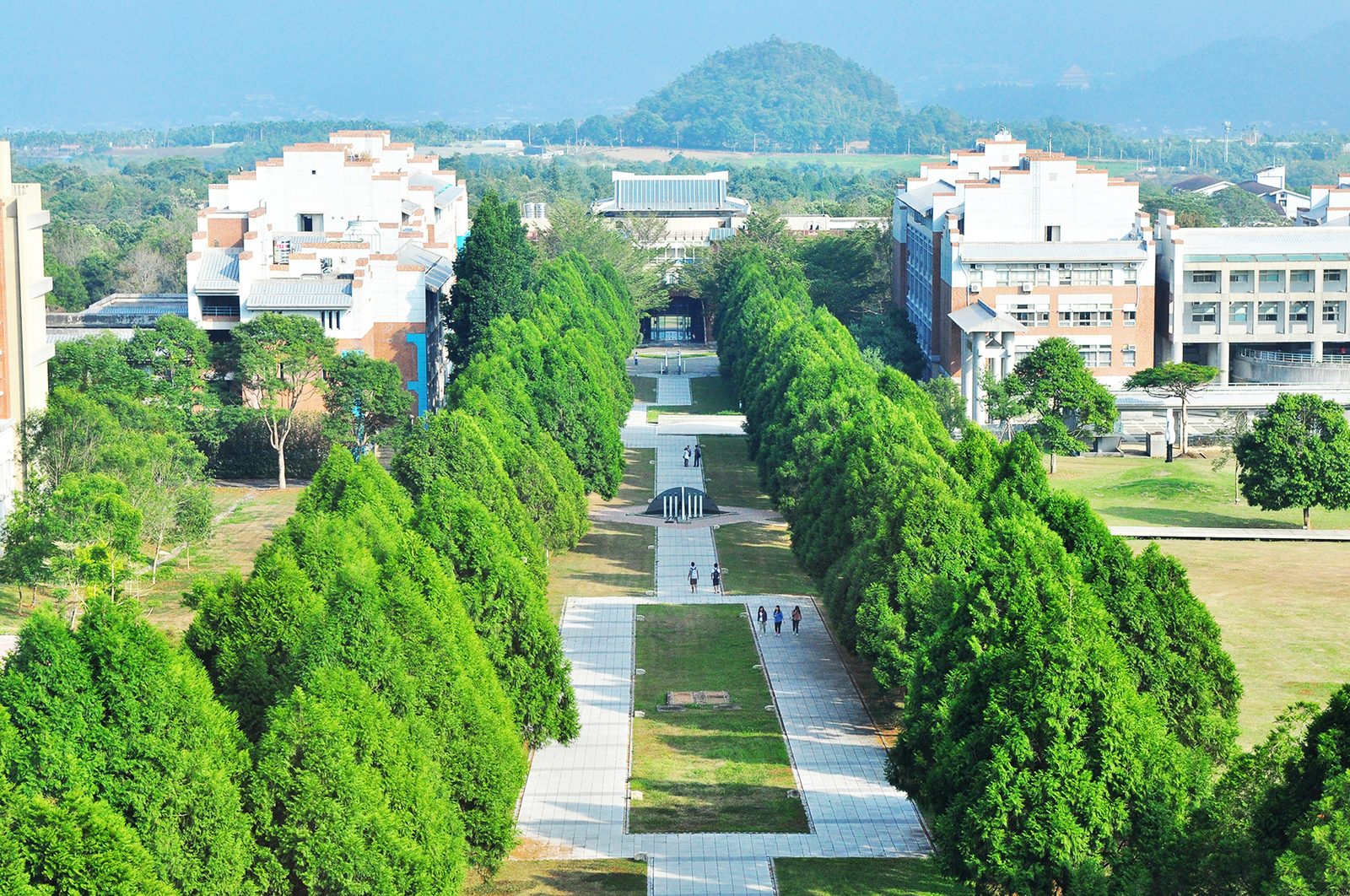 Khuôn viên xanh tại Đại Học Quốc Lập Kỵ Nam (NCNU)