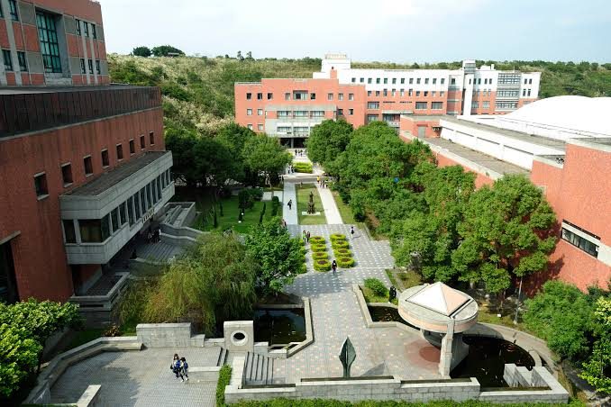 Khuôn viên Đại Học Minh Truyền (Ming Chuan University) về đêm