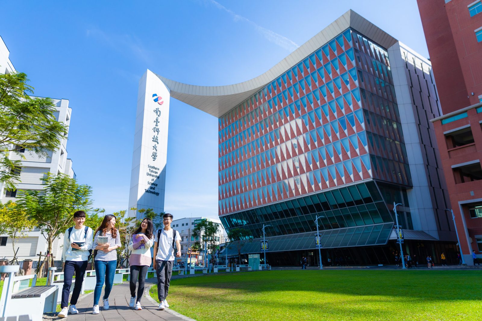 dai hoc nam dai stust 01 Khuôn viên xanh tại Đại học Nam Đài (STUST – Southern Taiwan University of Science and Technology) – Du học Đài Loan