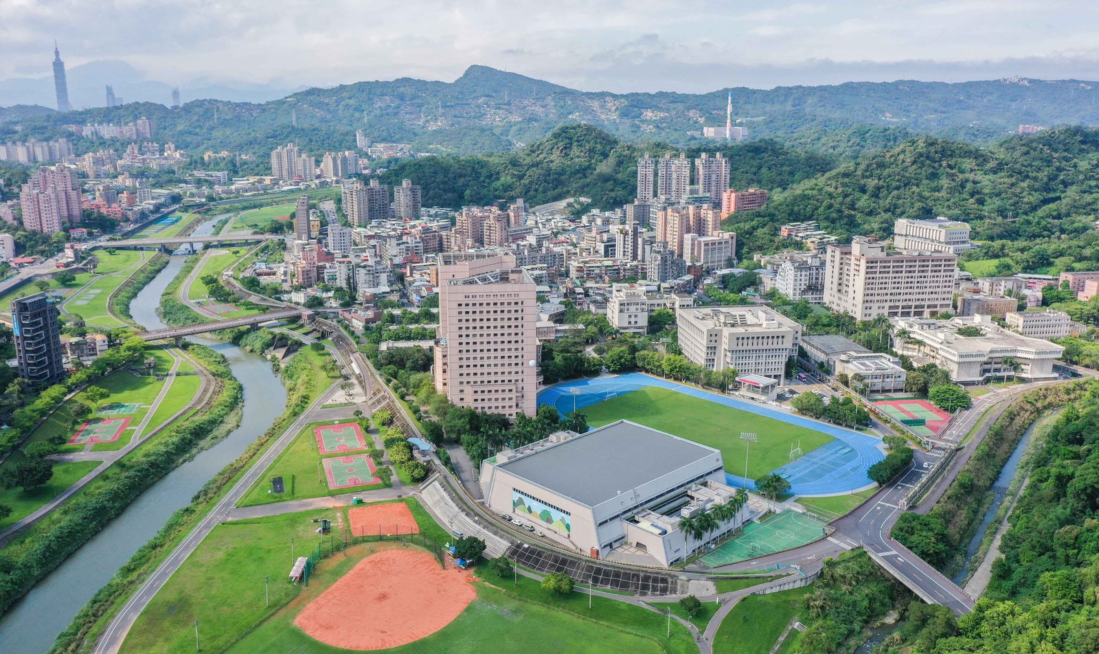 Toàn cảnh khuôn viên Đại học Quốc lập Chính Trị (National Chengchi University, NCCU) – Du học Đài Loan – Đài Loan