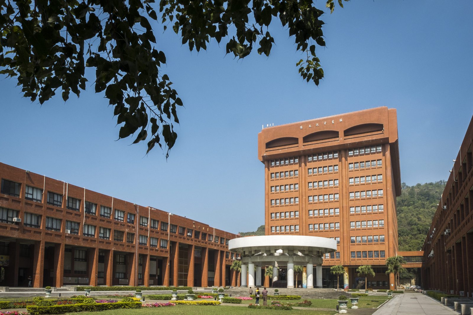 Một góc khuôn viên Đại học Quốc lập Tôn Trung Sơn (National Sun Yat-sen University, NSYSU) – Du học Đài Loan