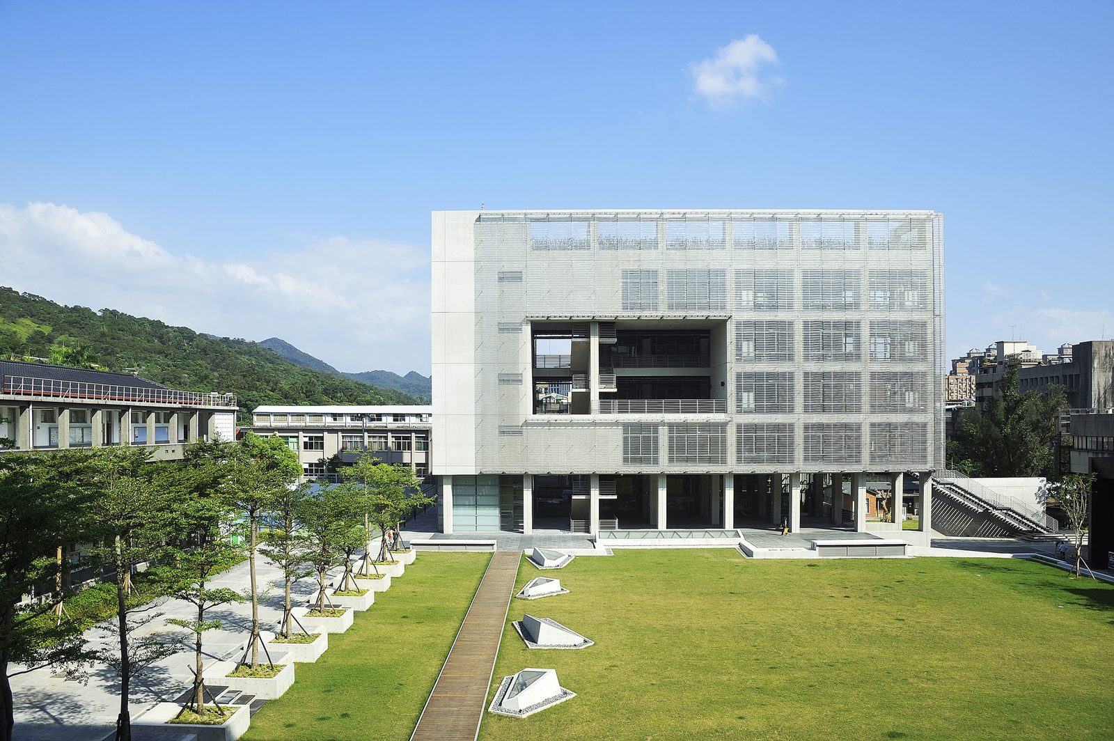 Một góc khuôn viên Đại Học Thực Tiễn (Shih Chien University)