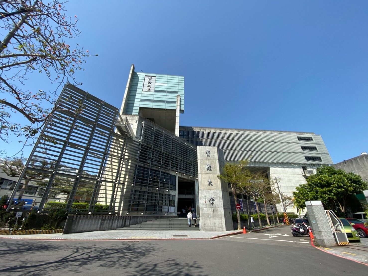 Cơ sở vật chất hiện đại tại Đại Học Thực Tiễn (Shih Chien University)