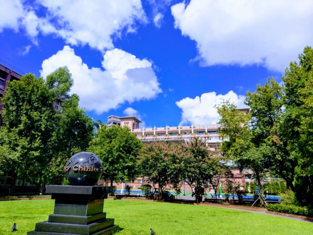 Khuôn viên xanh tại Đại Học Công Nghệ Trí Lý (Chihlee University)