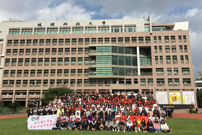 Sinh viên tại Đại Học Công Nghệ Trí Lý (Chihlee University)
