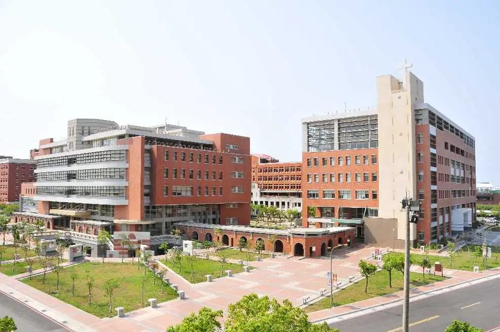dai hoc truong vinh chang jung christian university cjcu dai nam 04 Toà nhà giảng dạy tại Đại học Trường Vinh (Chang Jung Christian University) – CJCU Đài Nam