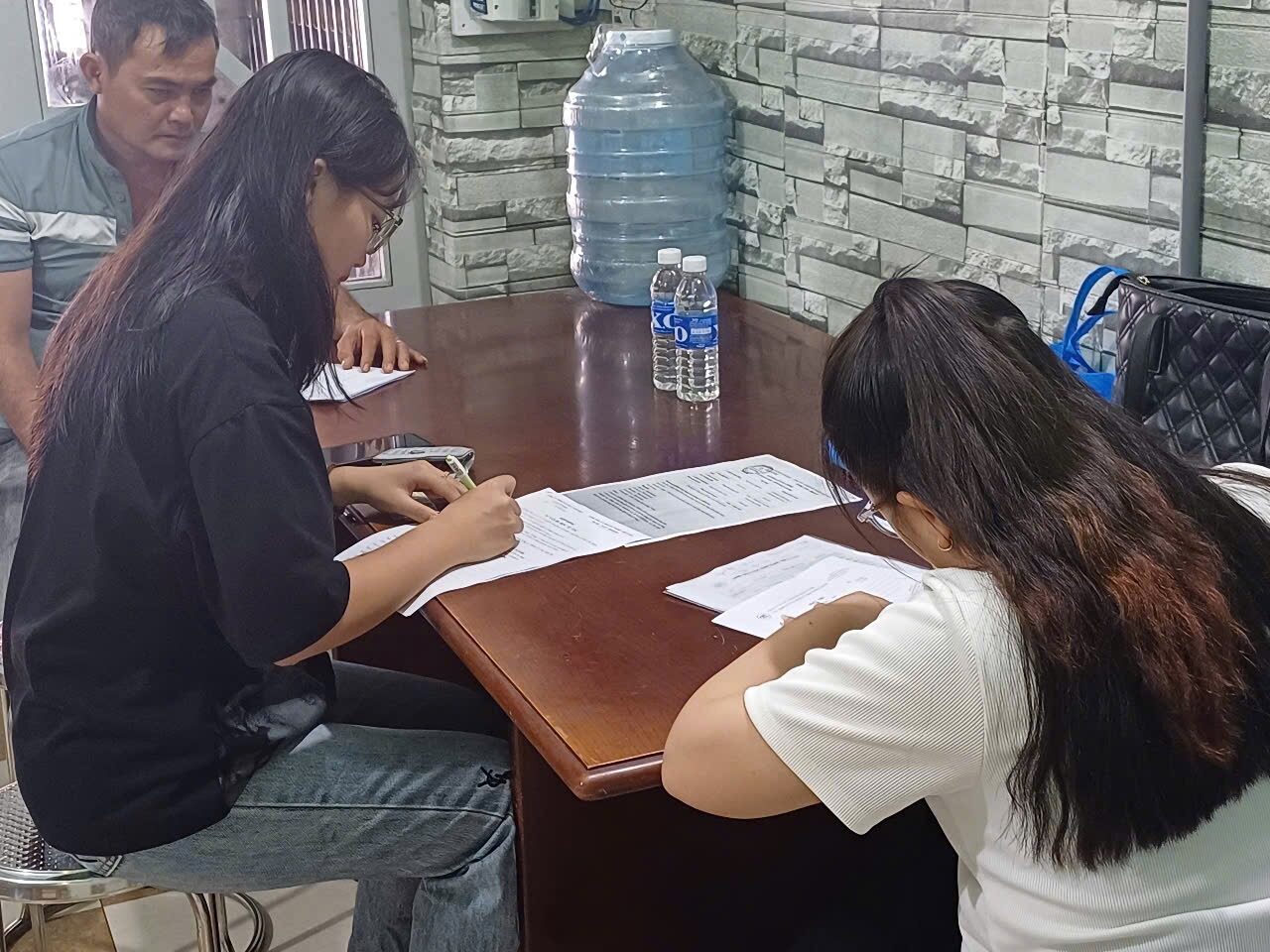 gf chuan bi du hoc han quoc 01 Học viên và phụ huynh được Gate Future tư vấn chuẩn bị hồ sơ du học Hàn Quốc