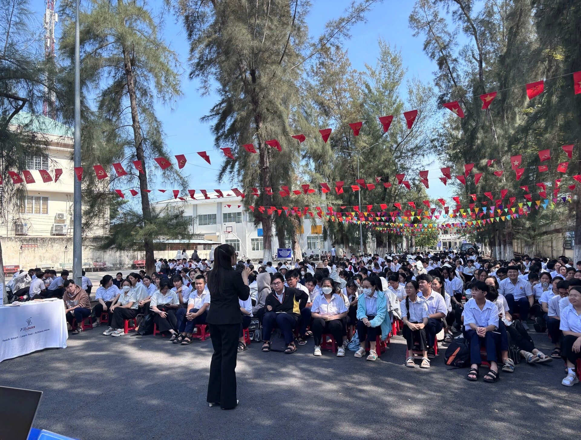gf tu van du hoc 04 Học sinh tìm hiểu yêu cầu ngôn ngữ du học Hàn Quốc tại buổi tư vấn Gate Future