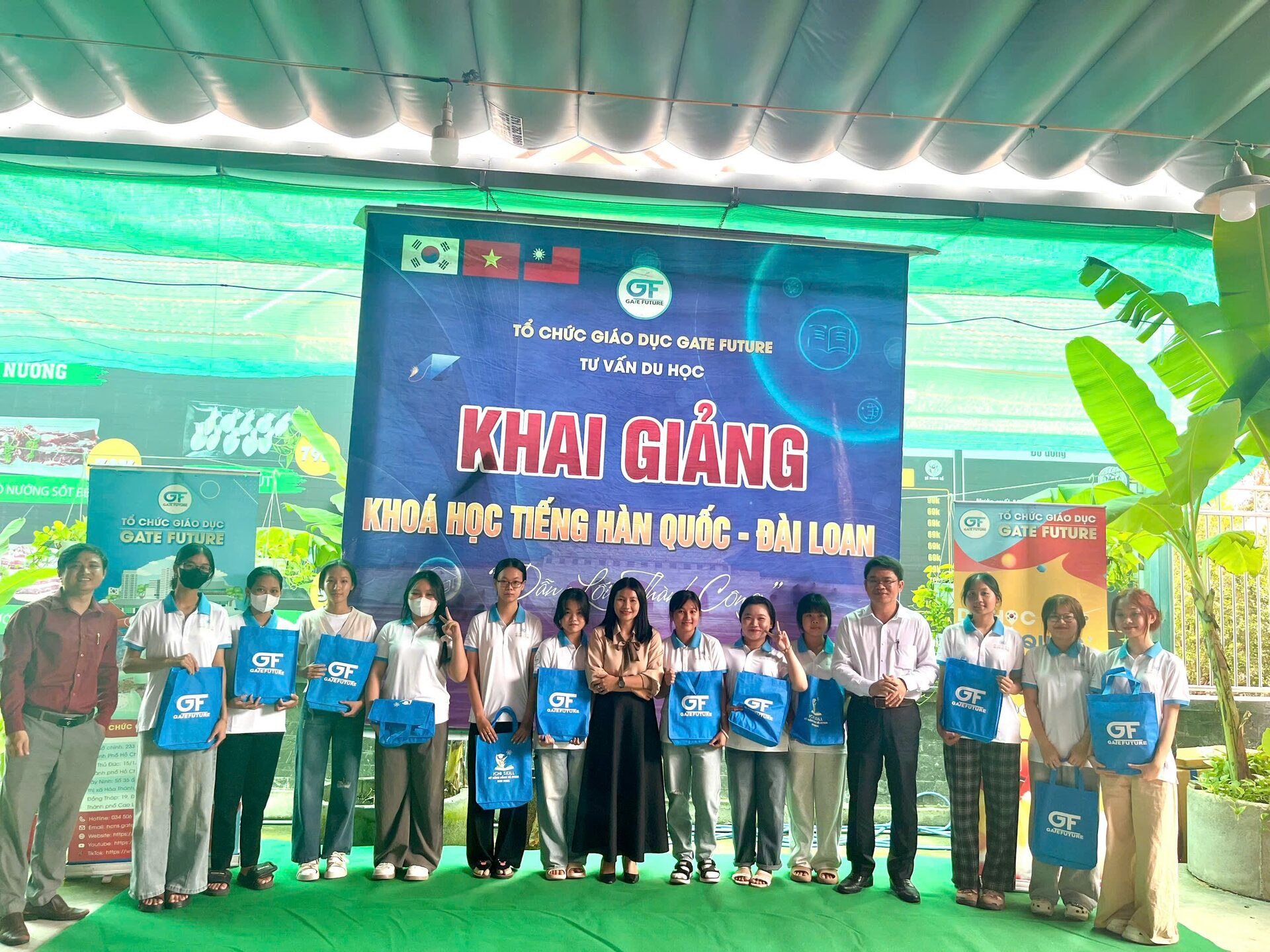 khai giang tieng han quoc 05 Học viên Gate Future chuẩn bị du học Hàn Quốc diện visa thẳng