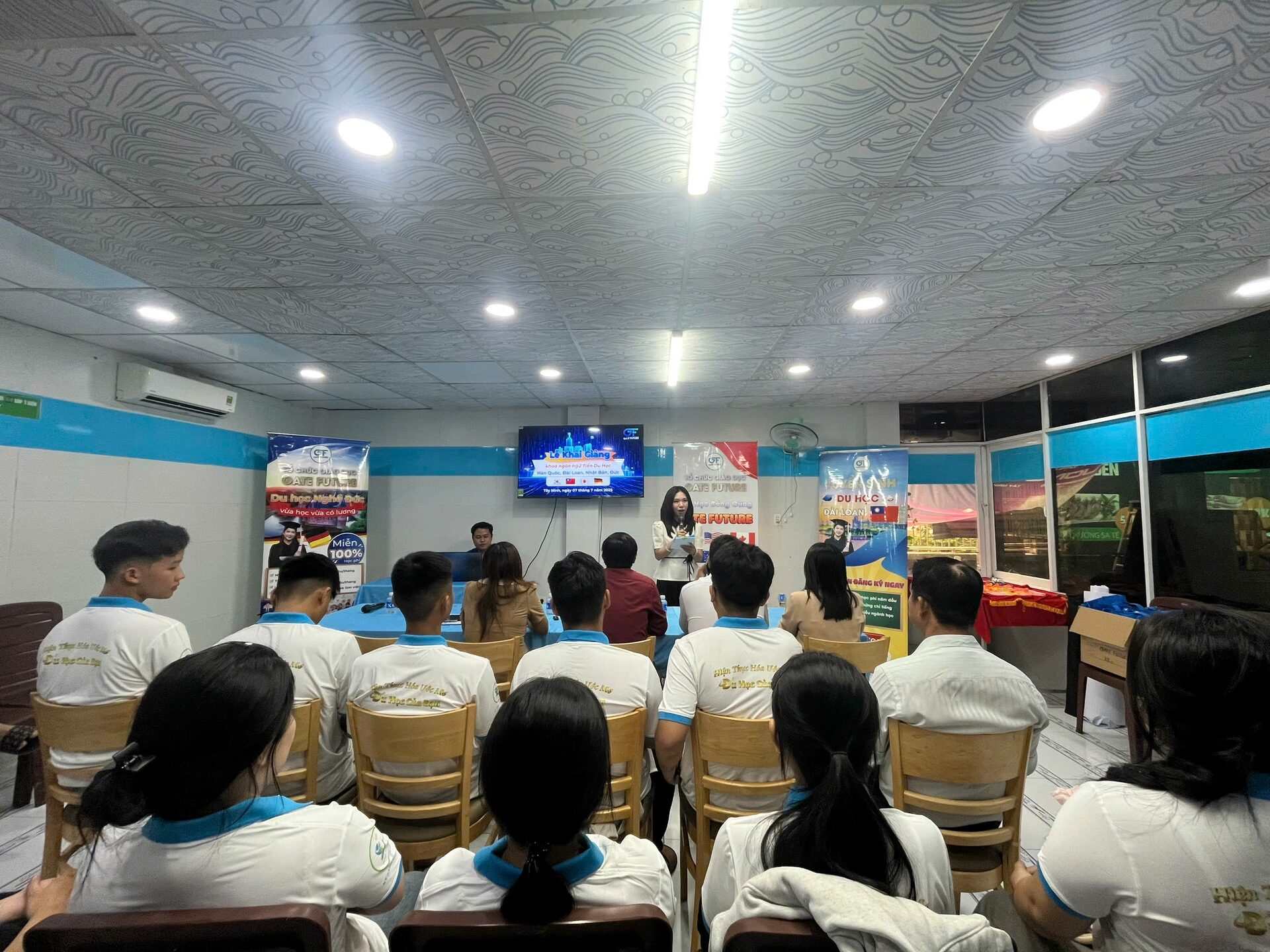 khai giang tieng han quoc 19 Học viên Gate Future hoàn thiện hồ sơ chuyển tiếp Hàn Quốc