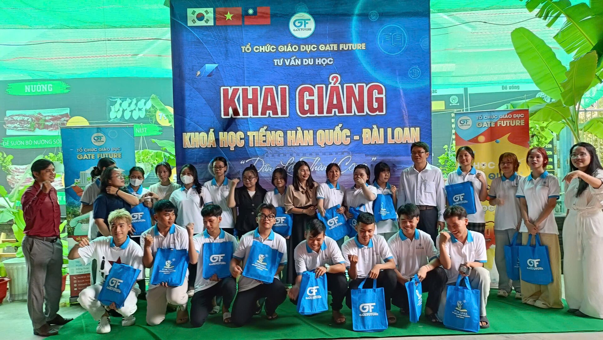 khai giang tieng han quoc 29 Lớp học tiếng Hàn cho học viên du học cao đẳng tại Gate Future