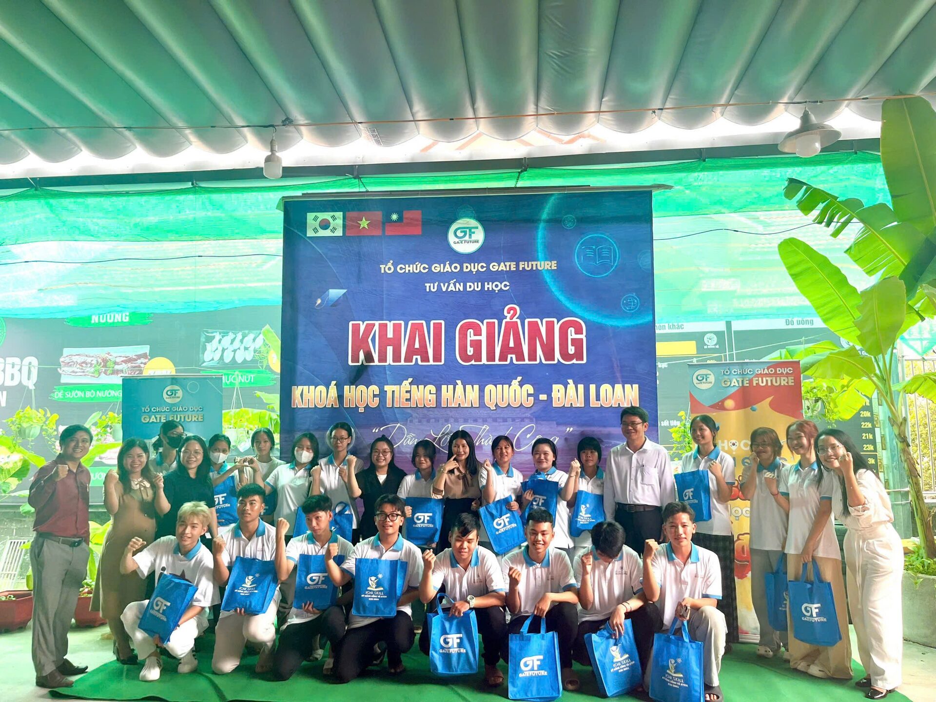 khai giang tieng han quoc 39 Học viên Gate Future chụp ảnh lễ khai giảng khóa tiếng Hàn Quốc trước khi du học