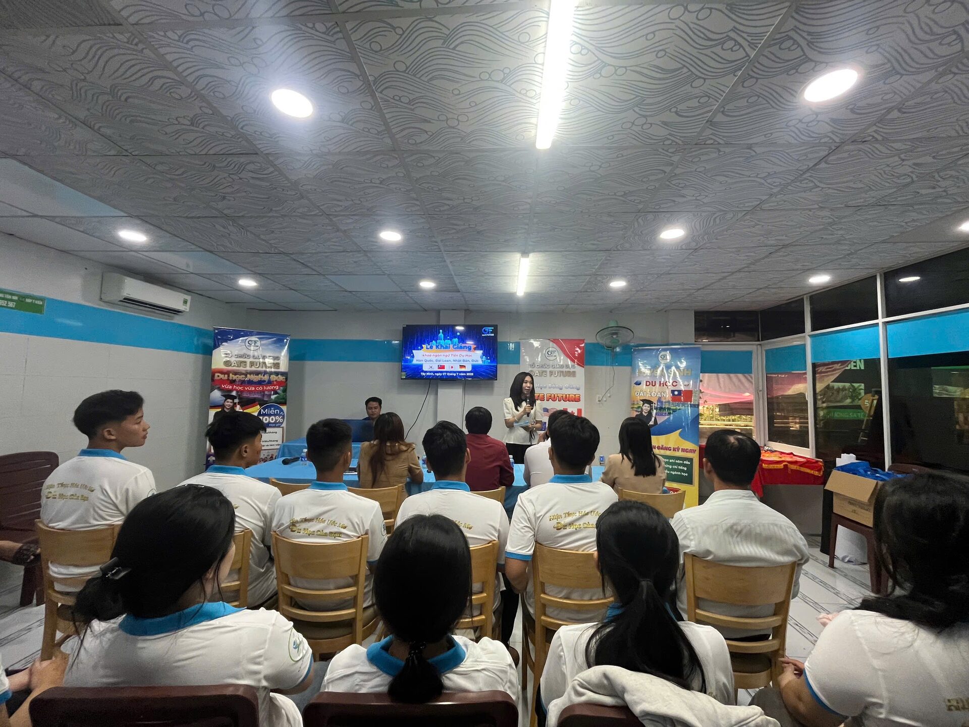 khai giang tieng han quoc 45 Học viên Gate Future trong buổi định hướng du học đại học Hàn Quốc