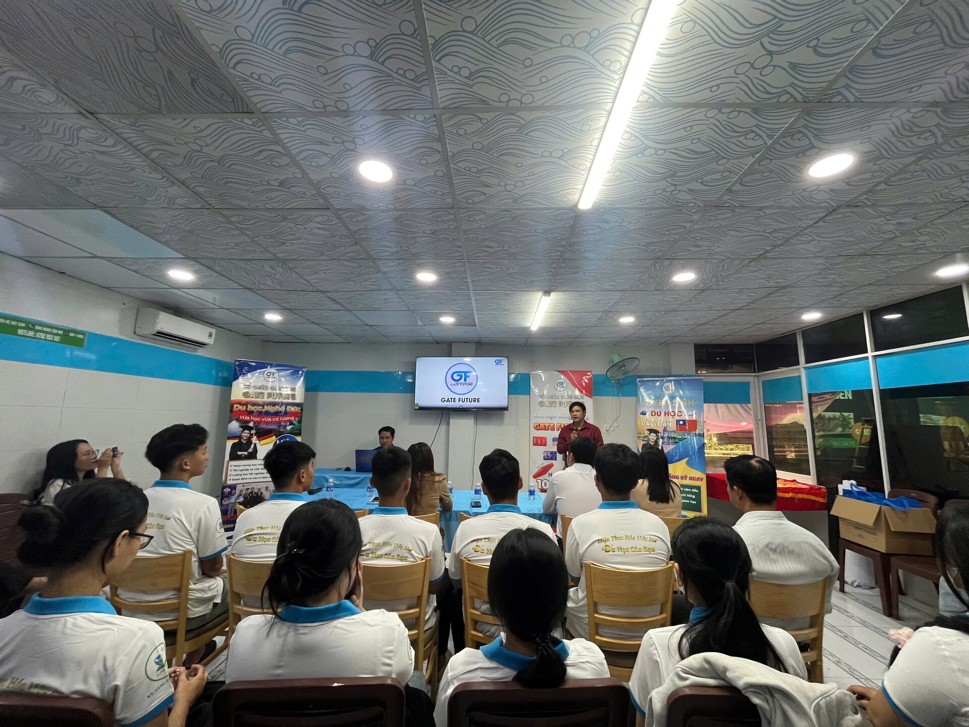 Học viên Gate Future tìm hiểu các hệ du học Hàn Quốc