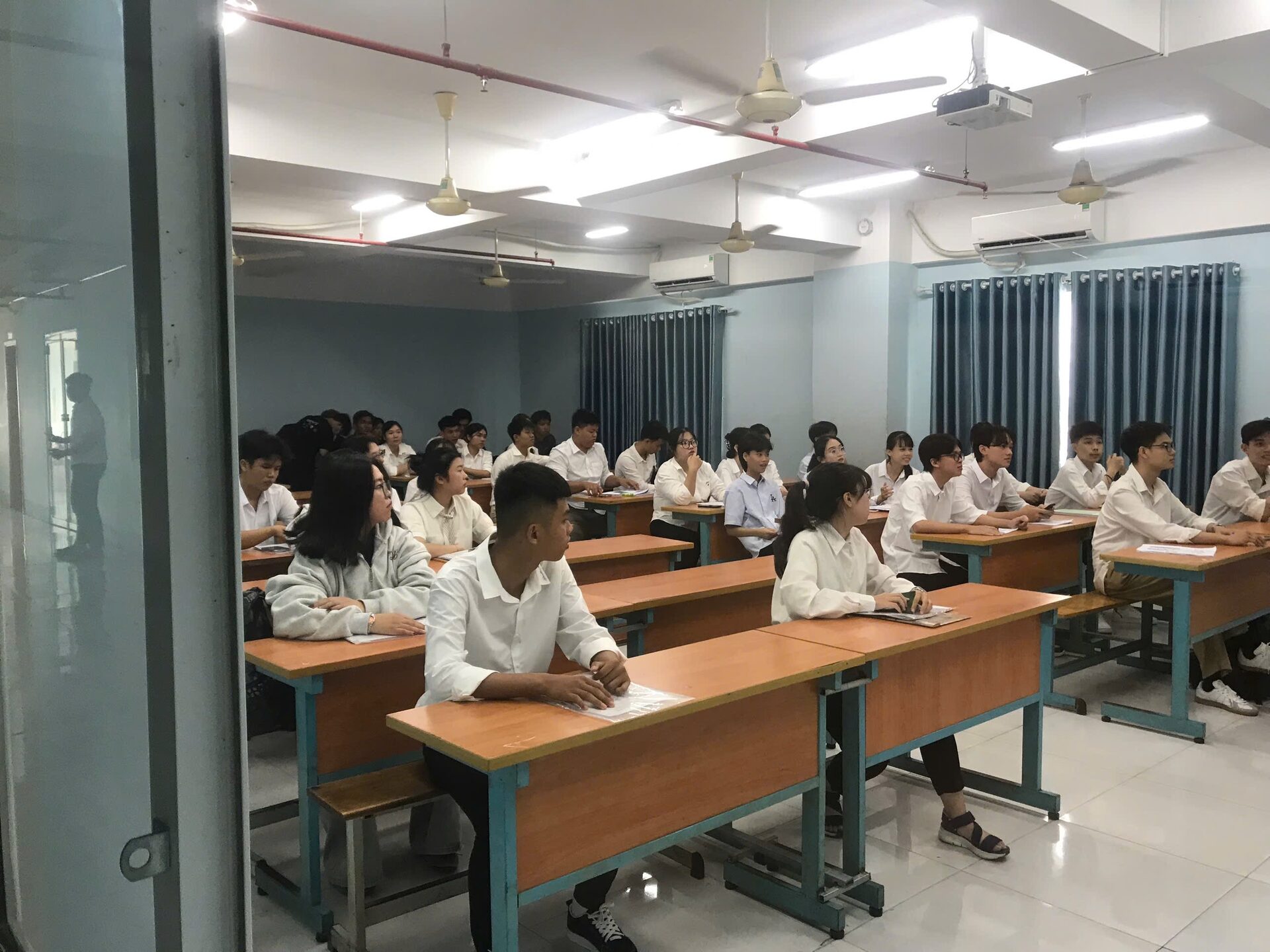 phong van truong 05 Học viên Gate Future trong giờ học chuẩn bị du học tại Đài Loan
