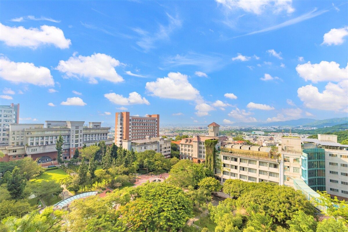 Quang cảnh khuôn viên Trường Đại học Khoa học và Công nghệ Triều Dương hàng đầu