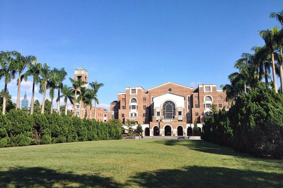 Khuôn viên xanh tại Trường Đại Học Quốc Lập Đài Loan National Taiwan University