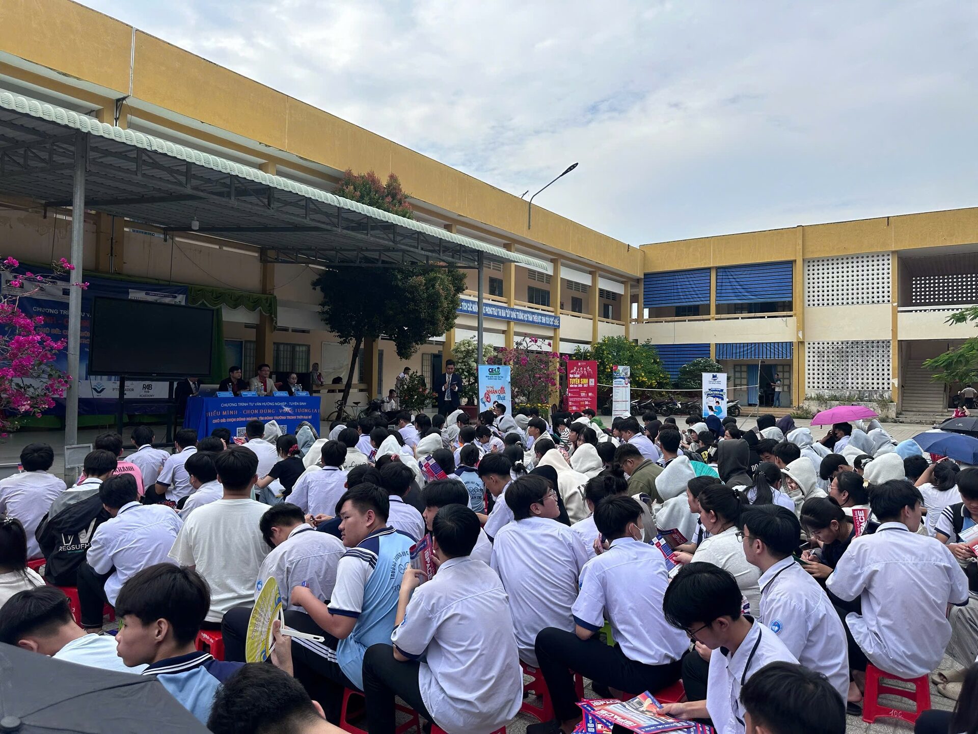 tu van tuyen sinh truong thpt 13 Học sinh tìm hiểu du học ngành Logistics tại Đài Loan cùng Gate Future